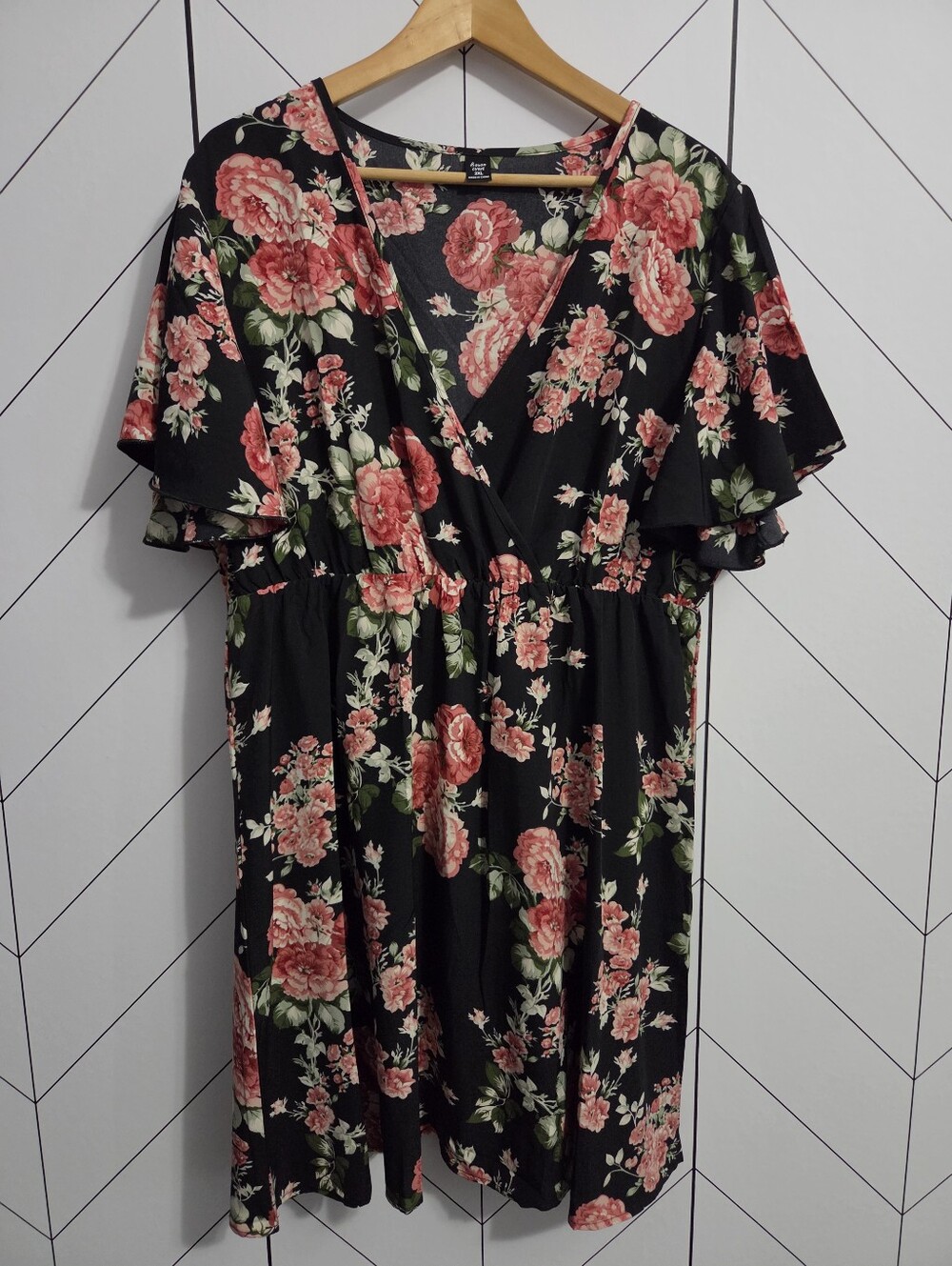 Sason Curve Black and Pink Floral Faux Wrap Flutter Sleeve Dress, Plus 2X